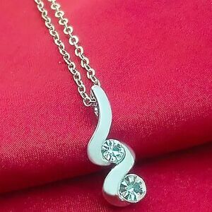 Ladies Gorgeous Platinum Necklace